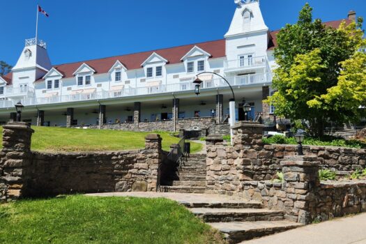 Exterior of windermere house muskoka lakes on