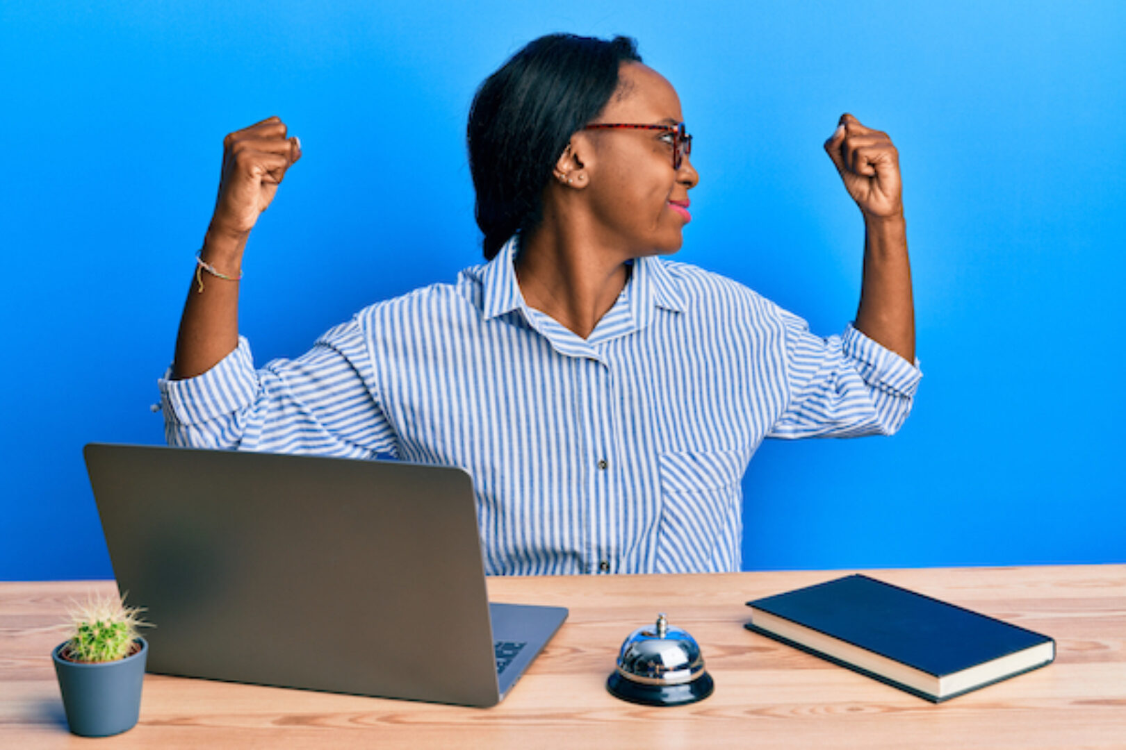 Front desk woman exercising