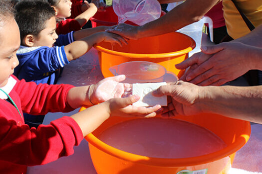 Kids washing hands 500x375