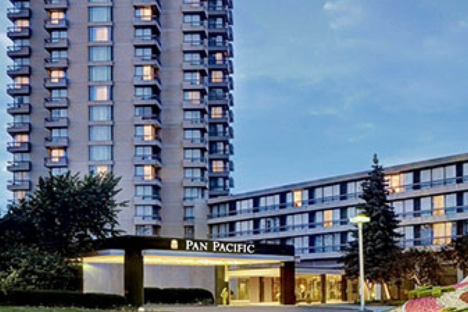 Unifor Pan Pacific Toronto hotel workers unanimously ratify new